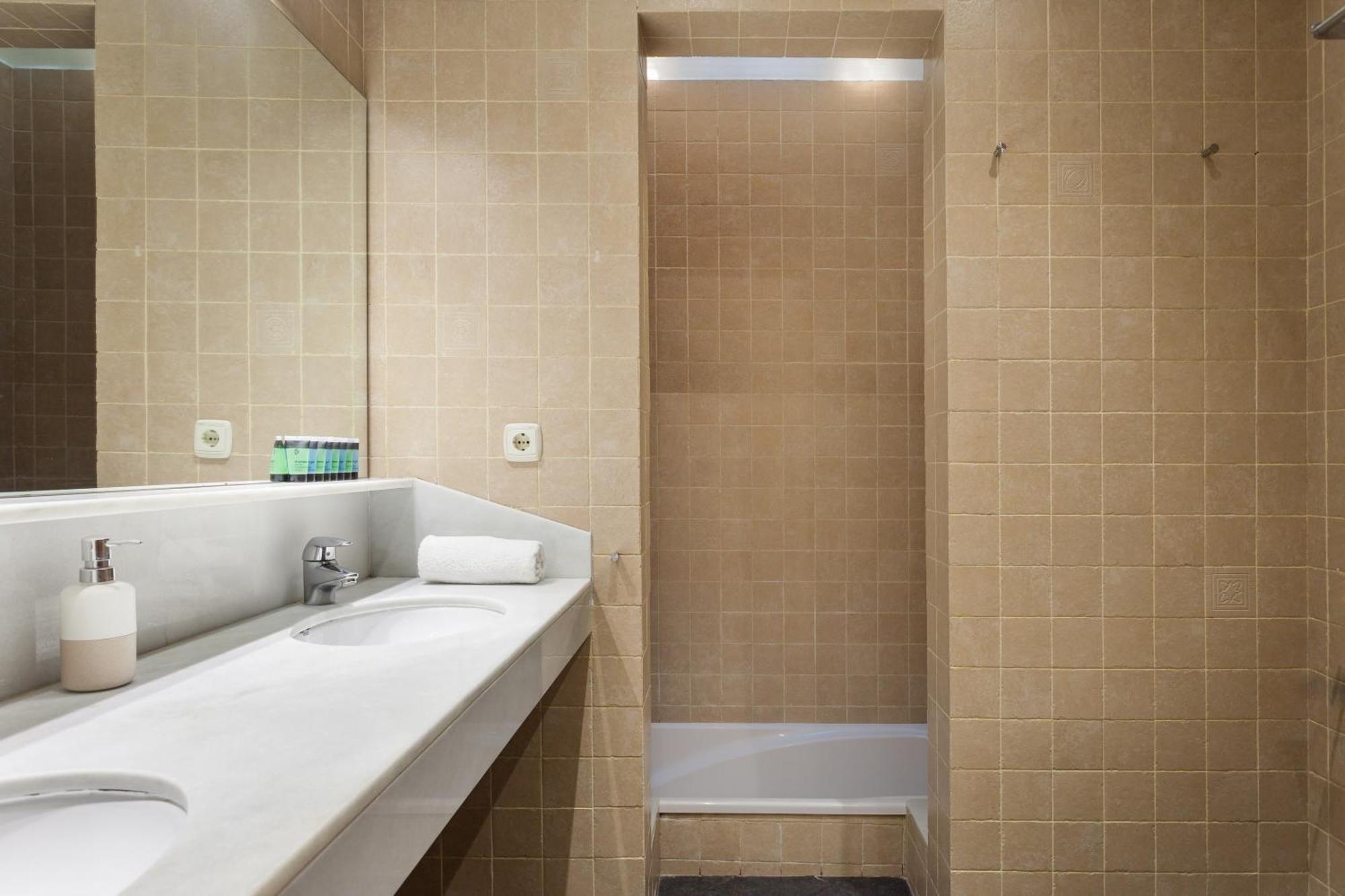 Art House Sagrada Familia Apartment Barcelona Ngoại thất bức ảnh