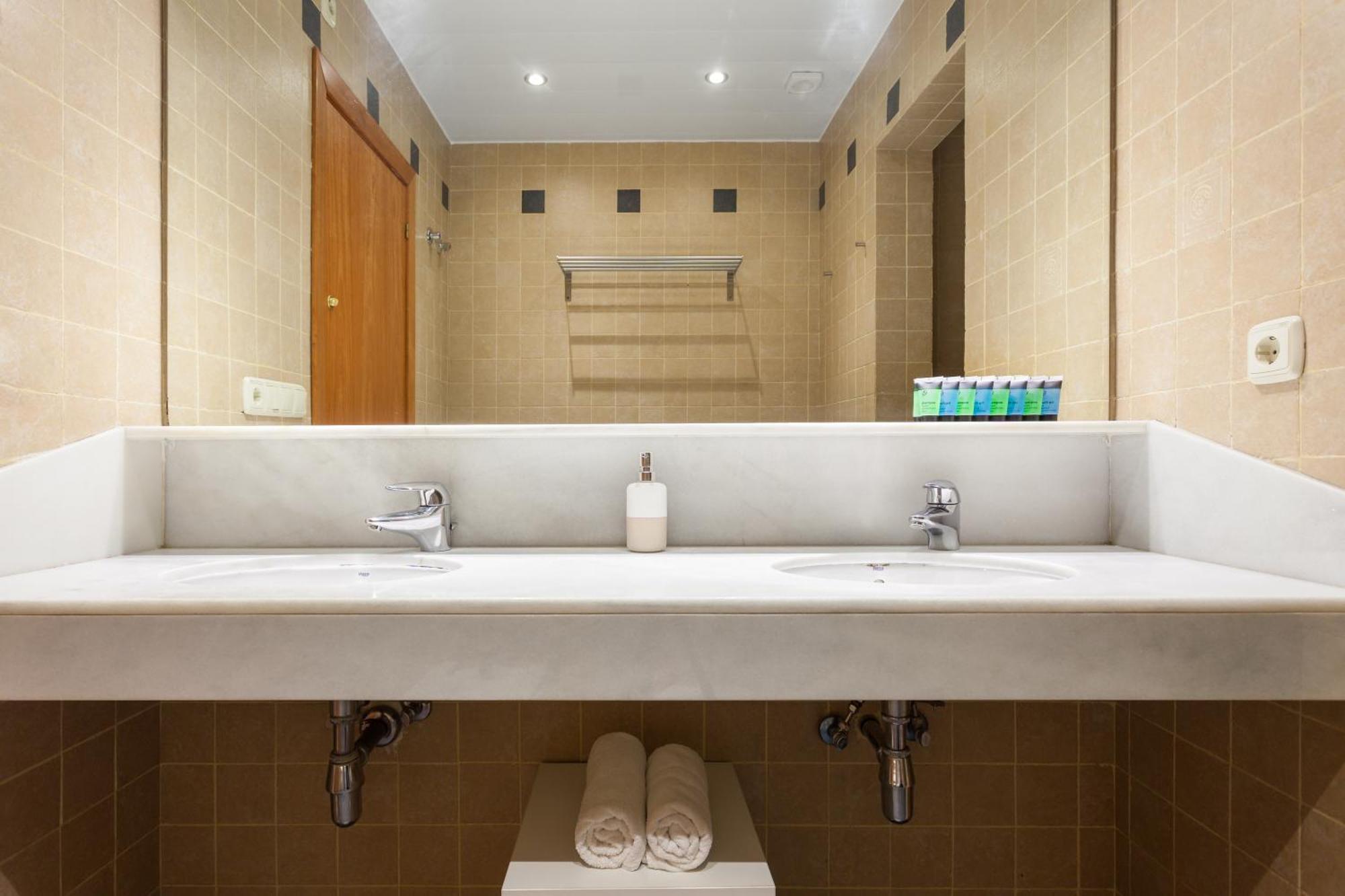 Art House Sagrada Familia Apartment Barcelona Ngoại thất bức ảnh
